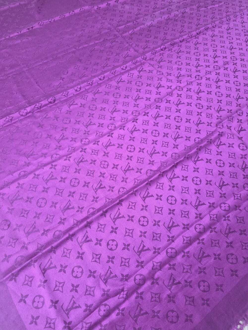 Auth Louis Vuitton Monogram Classic Purple Shawl Scarf - Picture 3 of 10